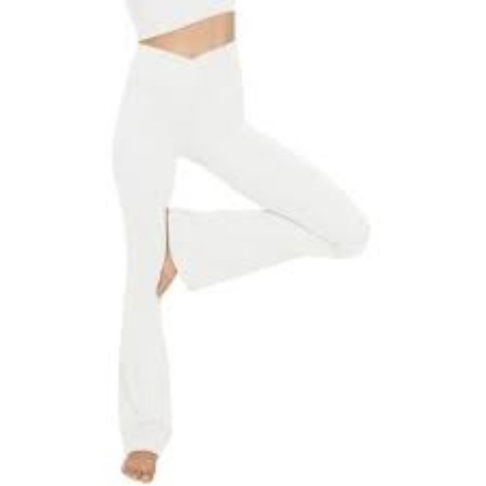 TOPYOGAS White Flare Leg Yoga Pants. NWT. Size XS
